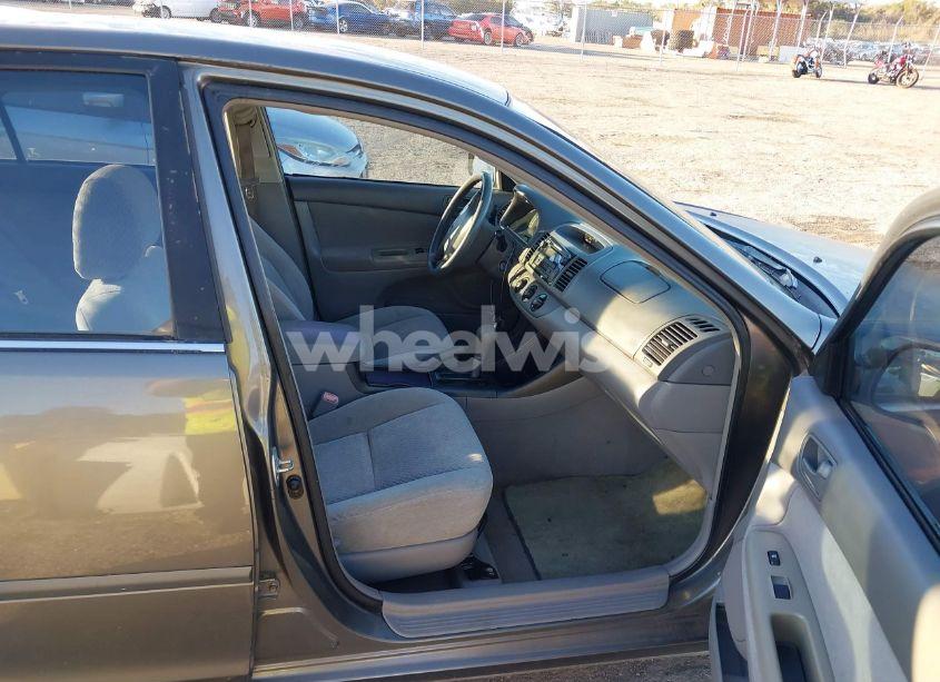 Photo 5 of 2004 Toyota Camry LE (VIN 4T1BE32K44U827701)