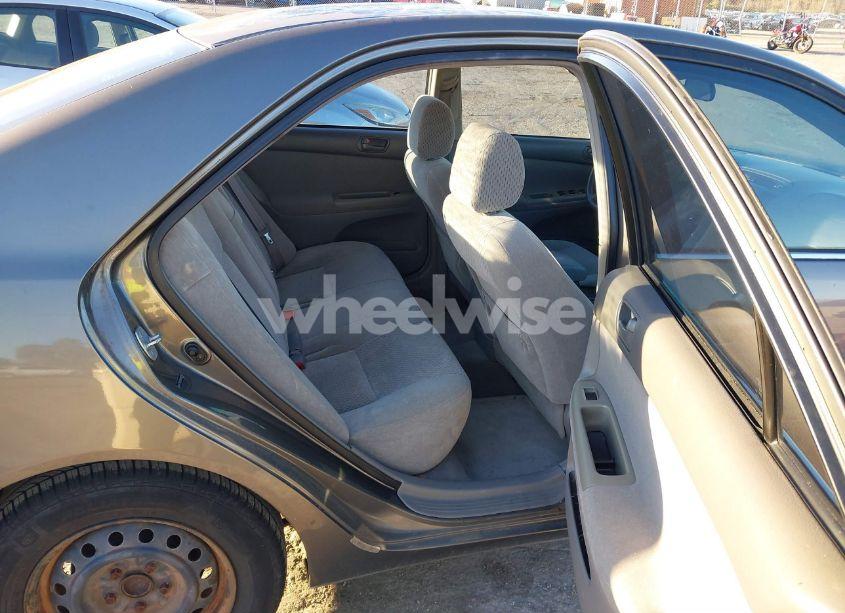 Photo 8 of 2004 Toyota Camry LE (VIN 4T1BE32K44U827701)