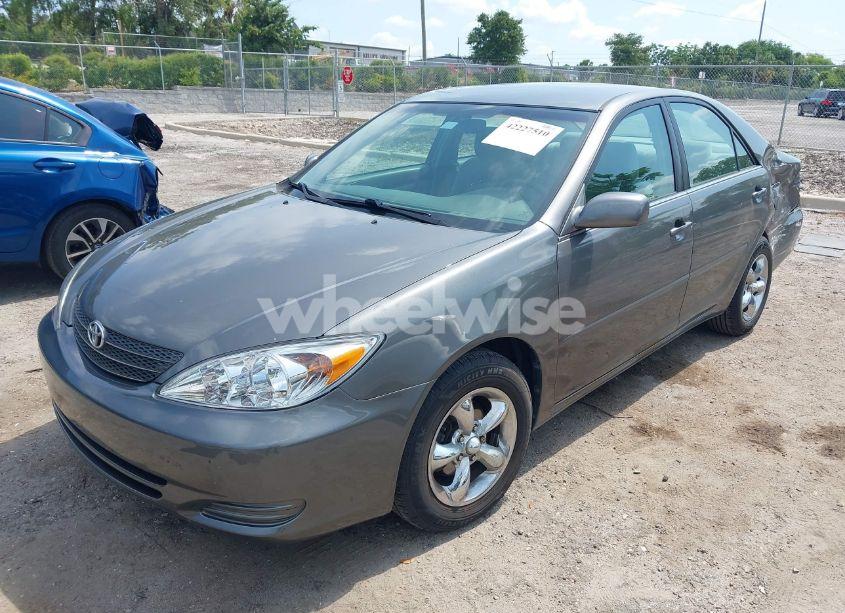 Photo 2 of 2004 Toyota Camry LE (VIN 4T1BE32K44U861895)