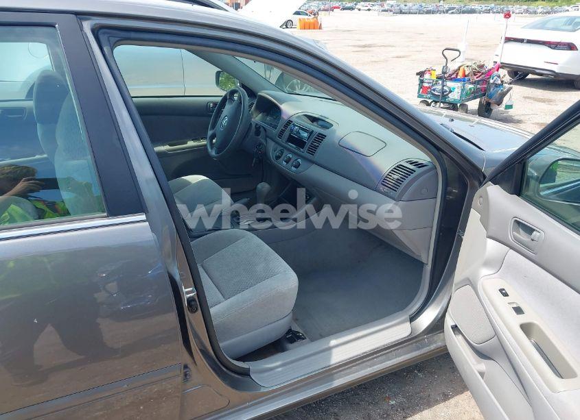 Photo 5 of 2004 Toyota Camry LE (VIN 4T1BE32K44U861895)