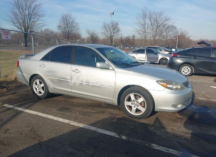 2004 Toyota Camry SE (VIN 4T1BE32K44U870600) main photo