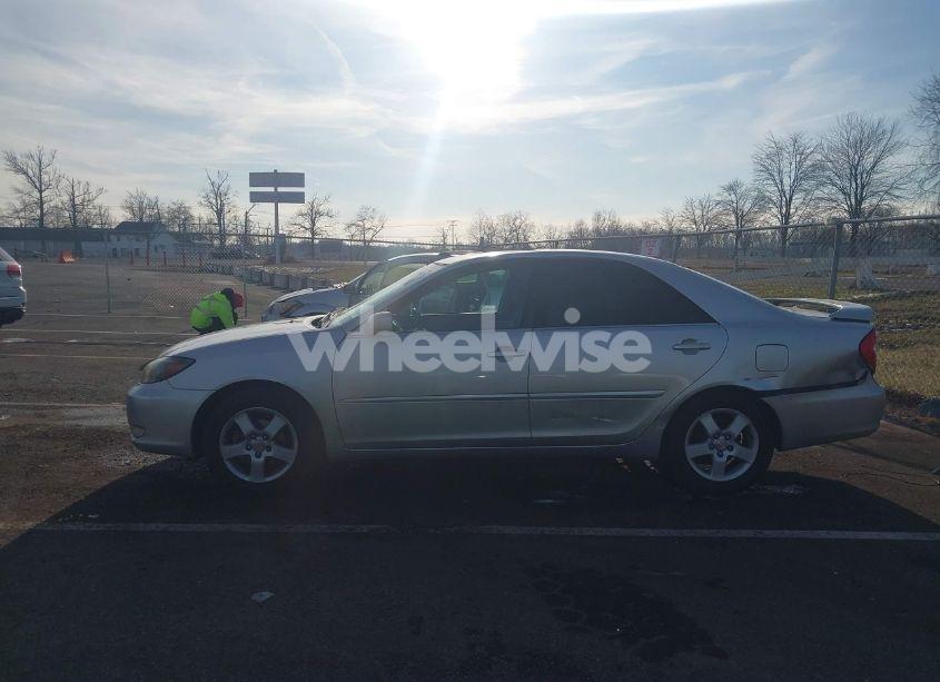 Photo 14 of 2004 Toyota Camry SE (VIN 4T1BE32K44U870600)