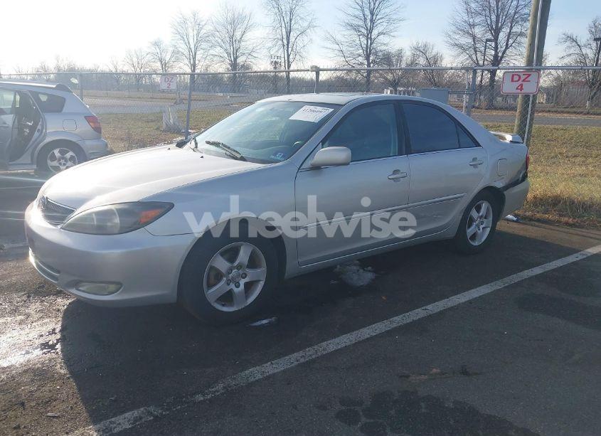 Photo 2 of 2004 Toyota Camry SE (VIN 4T1BE32K44U870600)