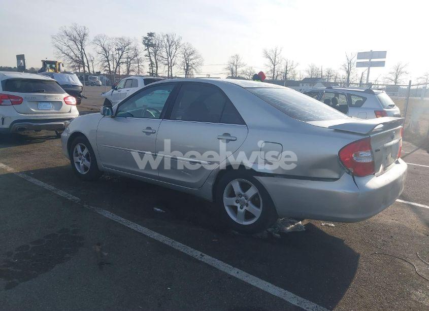 Photo 3 of 2004 Toyota Camry SE (VIN 4T1BE32K44U870600)