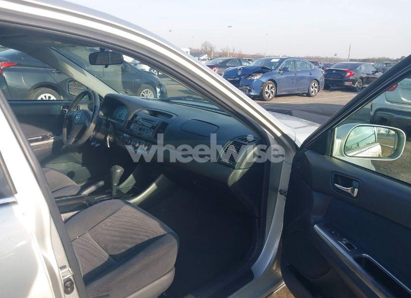 Photo 5 of 2004 Toyota Camry SE (VIN 4T1BE32K44U870600)