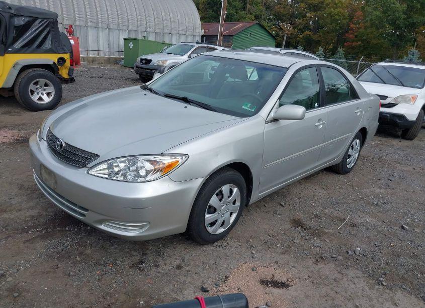 Photo 2 of 2004 Toyota Camry LE (VIN 4T1BE32K44U879247)