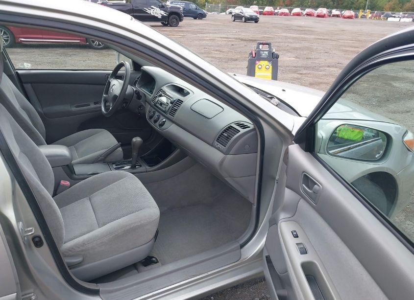 Photo 5 of 2004 Toyota Camry LE (VIN 4T1BE32K44U879247)