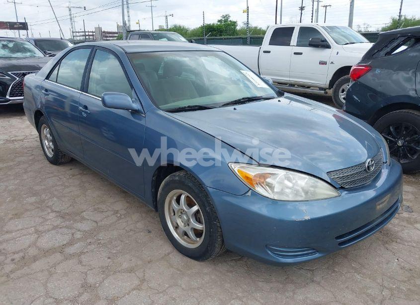 2004 Toyota Camry LE (VIN 4T1BE32K44U907483) main photo