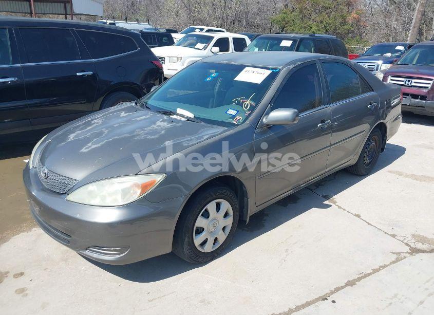 Photo 2 of 2004 Toyota Camry LE (VIN 4T1BE32K44U913266)