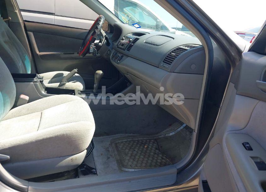 Photo 5 of 2004 Toyota Camry LE (VIN 4T1BE32K44U913266)