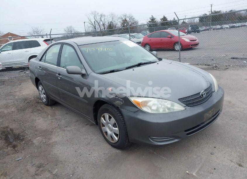 2004 Toyota Camry LE (VIN 4T1BE32K44U915003) main photo