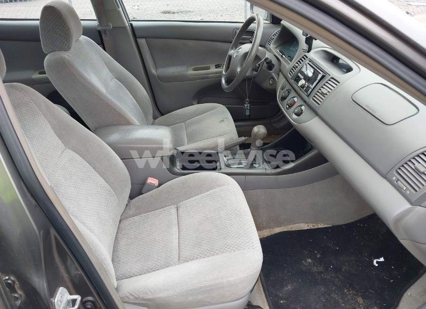 Photo 5 of 2004 Toyota Camry LE (VIN 4T1BE32K44U915003)