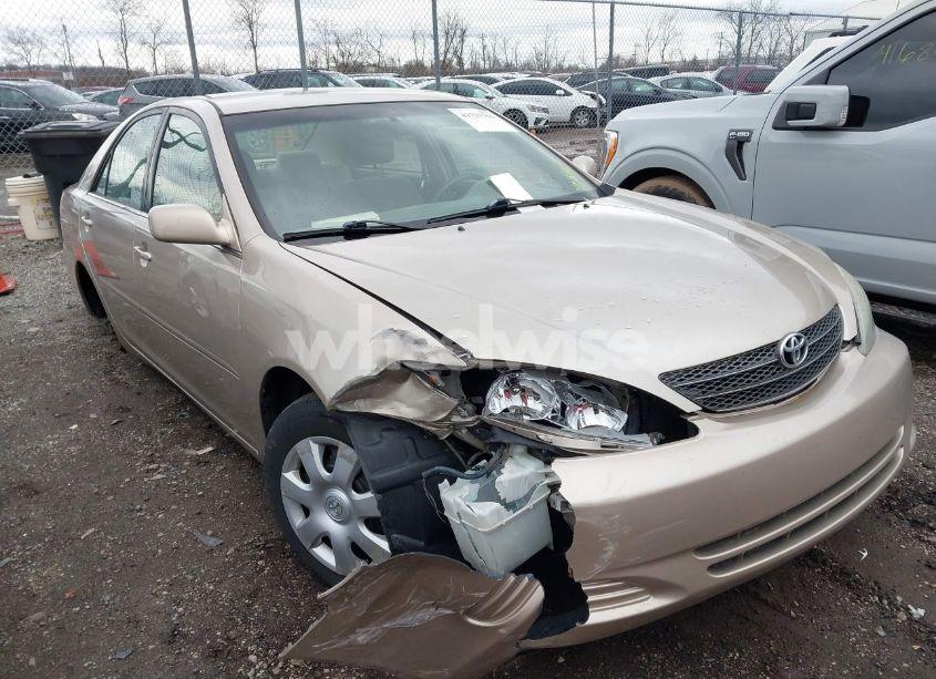 2004 Toyota Camry LE (VIN 4T1BE32K44U922100) main photo