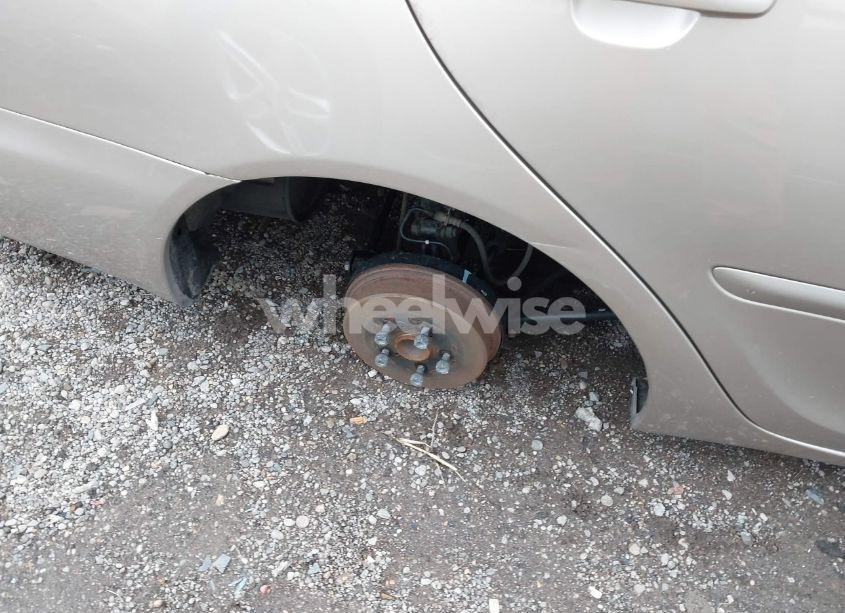 Photo 14 of 2004 Toyota Camry LE (VIN 4T1BE32K44U922100)