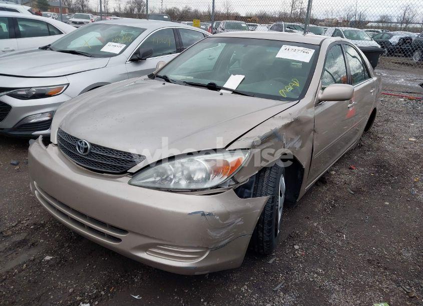 Photo 2 of 2004 Toyota Camry LE (VIN 4T1BE32K44U922100)