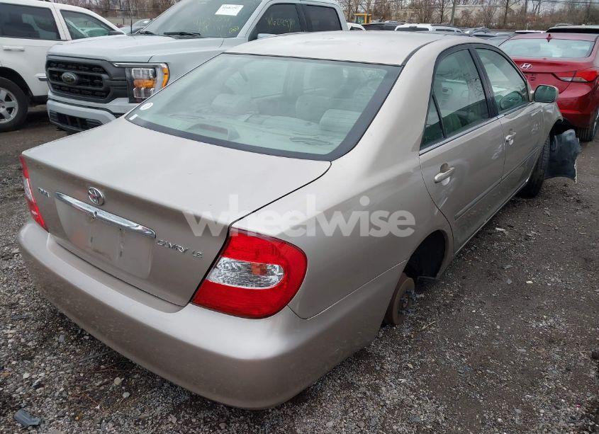 Photo 4 of 2004 Toyota Camry LE (VIN 4T1BE32K44U922100)