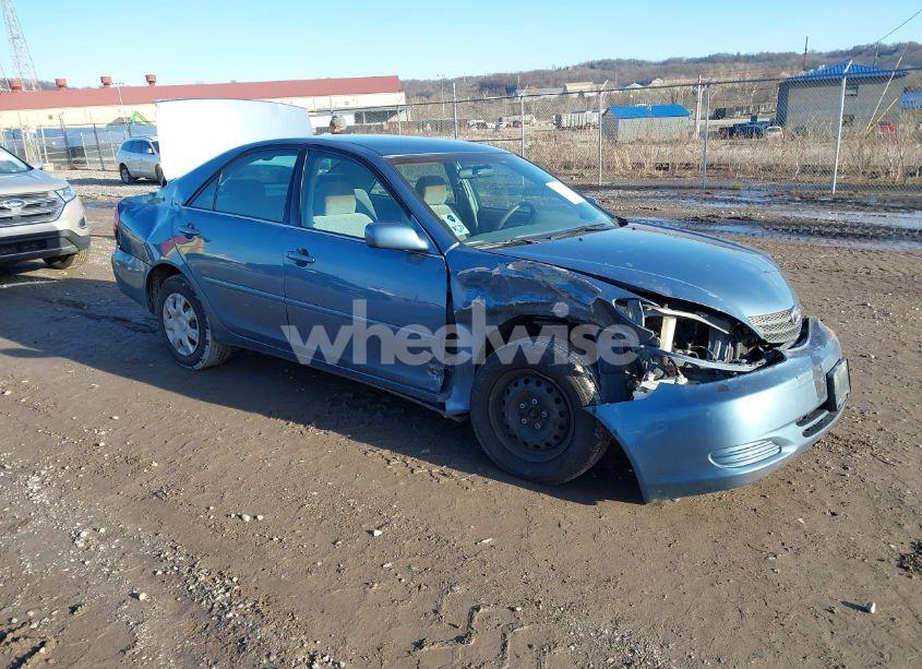 2004 Toyota Camry LE (VIN 4T1BE32K44U922467) main photo