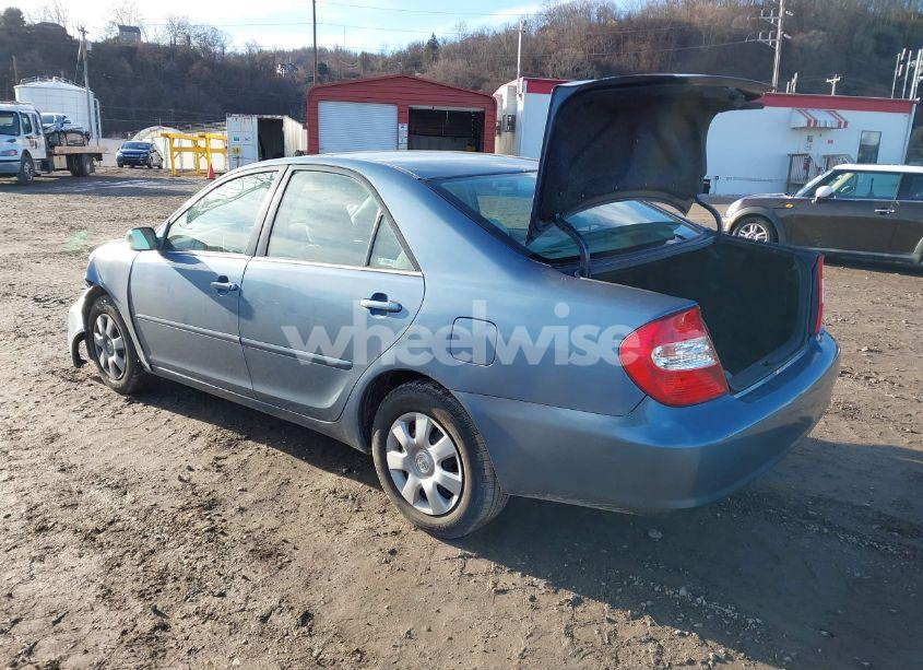 Photo 3 of 2004 Toyota Camry LE (VIN 4T1BE32K44U922467)