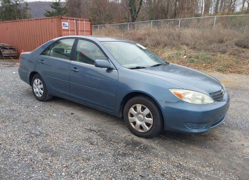 2004 Toyota Camry LE (VIN 4T1BE32K44U928088) main photo