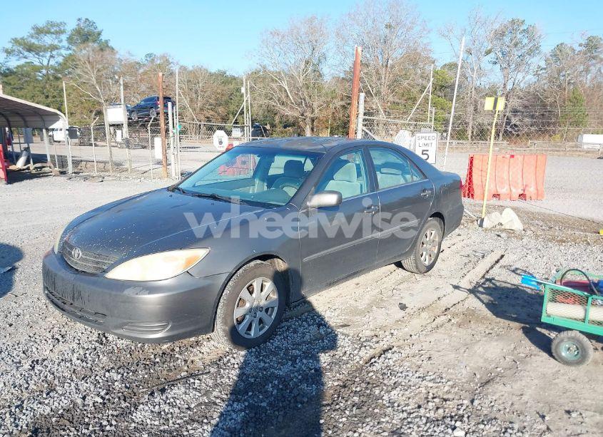 Photo 2 of 2004 Toyota Camry LE (VIN 4T1BE32K44U928799)
