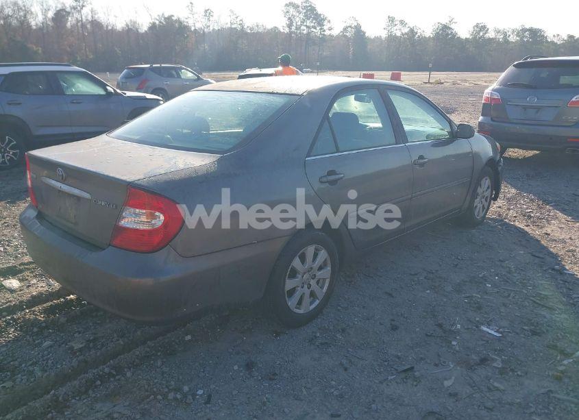 Photo 4 of 2004 Toyota Camry LE (VIN 4T1BE32K44U928799)