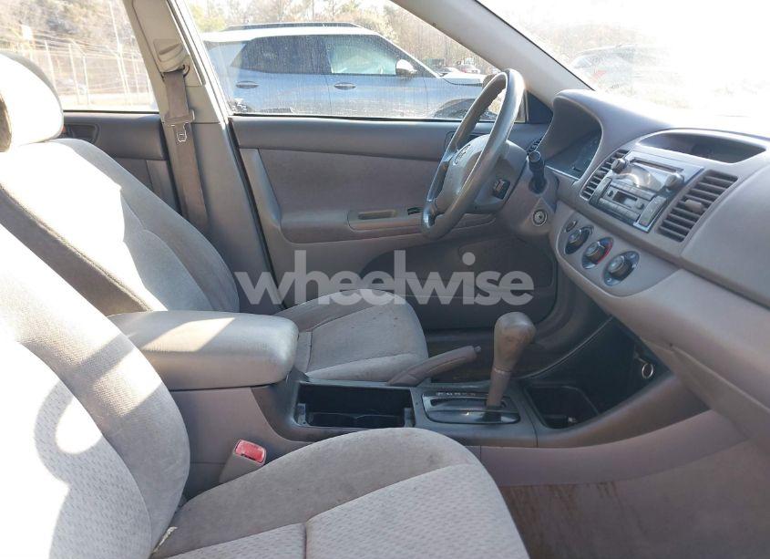 Photo 5 of 2004 Toyota Camry LE (VIN 4T1BE32K44U928799)