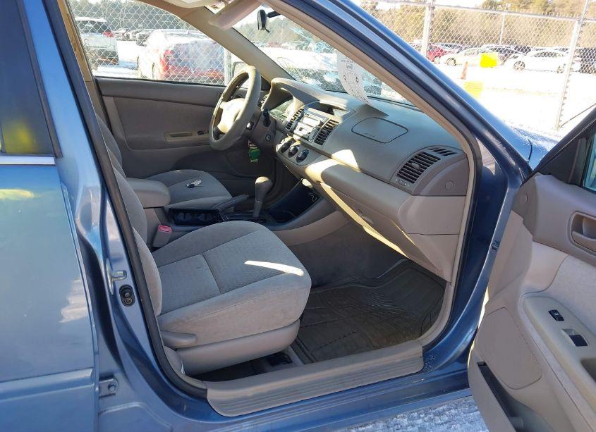 Photo 5 of 2004 Toyota Camry LE (VIN 4T1BE32K44U930438)