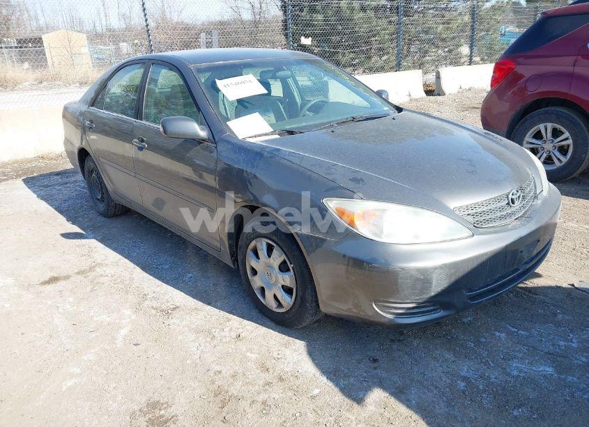 2004 Toyota Camry LE (VIN 4T1BE32K44U935784) main photo
