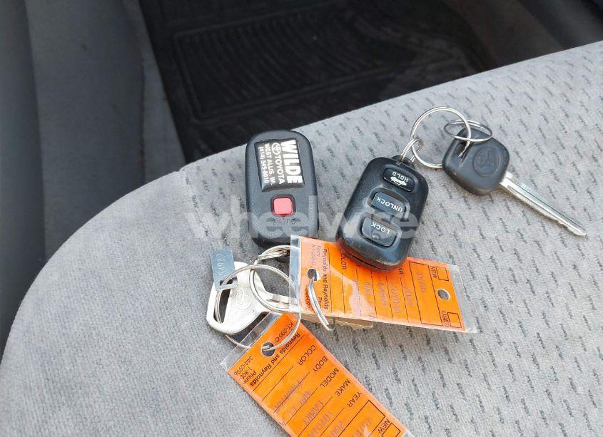 Photo 11 of 2004 Toyota Camry LE (VIN 4T1BE32K44U935784)