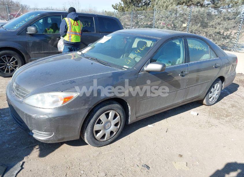 Photo 2 of 2004 Toyota Camry LE (VIN 4T1BE32K44U935784)