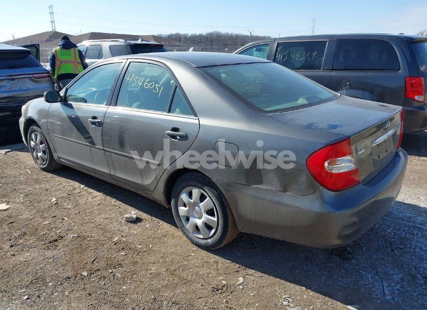 Photo 3 of 2004 Toyota Camry LE (VIN 4T1BE32K44U935784)