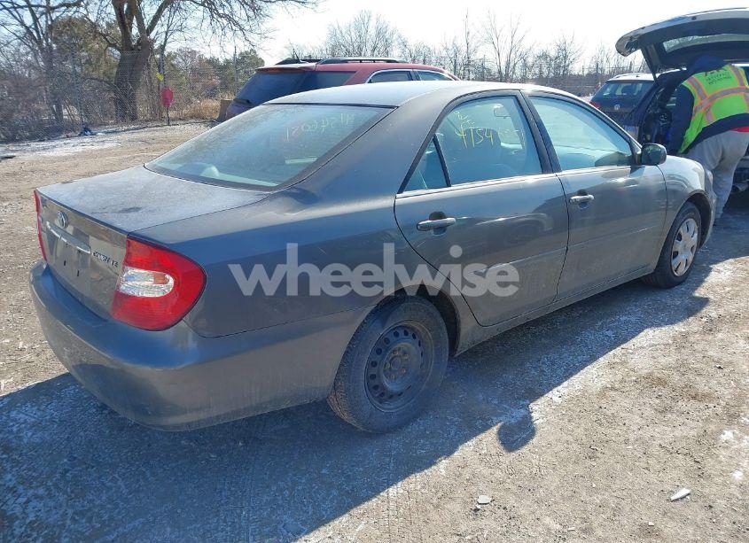 Photo 4 of 2004 Toyota Camry LE (VIN 4T1BE32K44U935784)