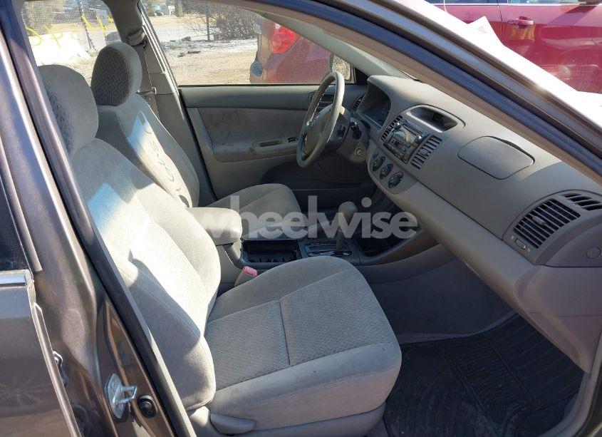 Photo 5 of 2004 Toyota Camry LE (VIN 4T1BE32K44U935784)