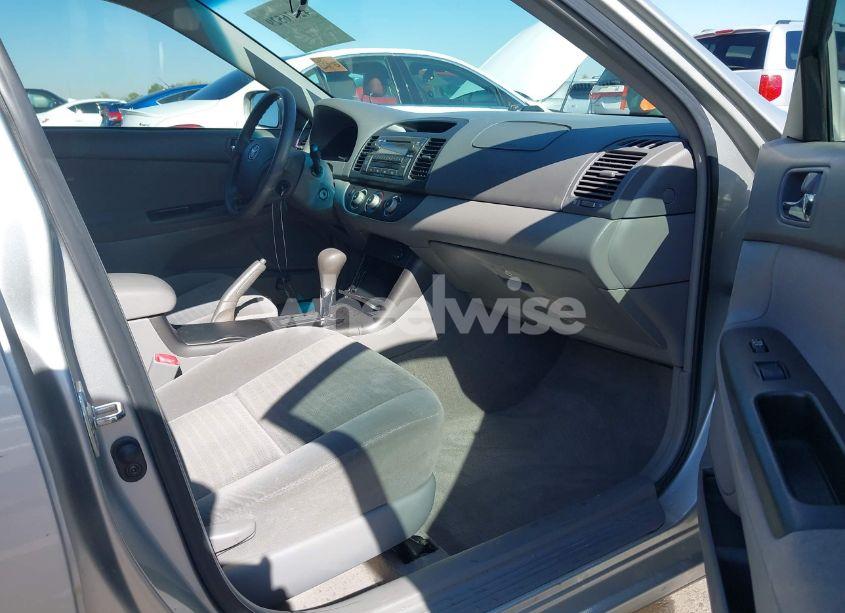 Photo 5 of 2005 Toyota Camry LE (VIN 4T1BE32K45U004834)