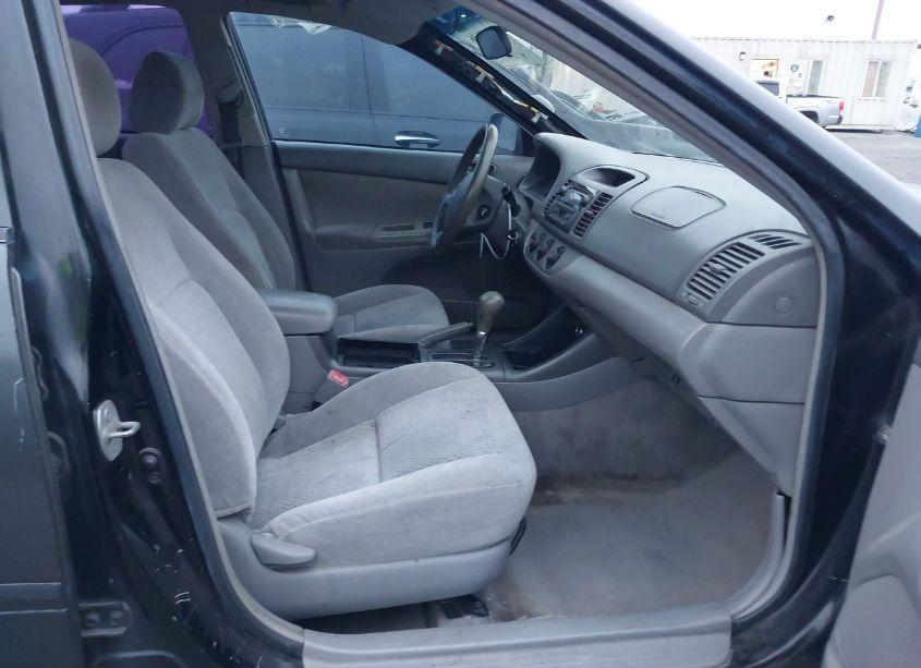 Photo 5 of 2005 Toyota Camry LE (VIN 4T1BE32K45U040085)
