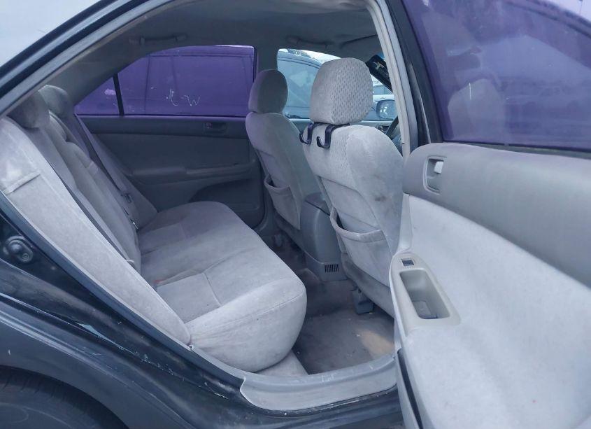Photo 8 of 2005 Toyota Camry LE (VIN 4T1BE32K45U040085)