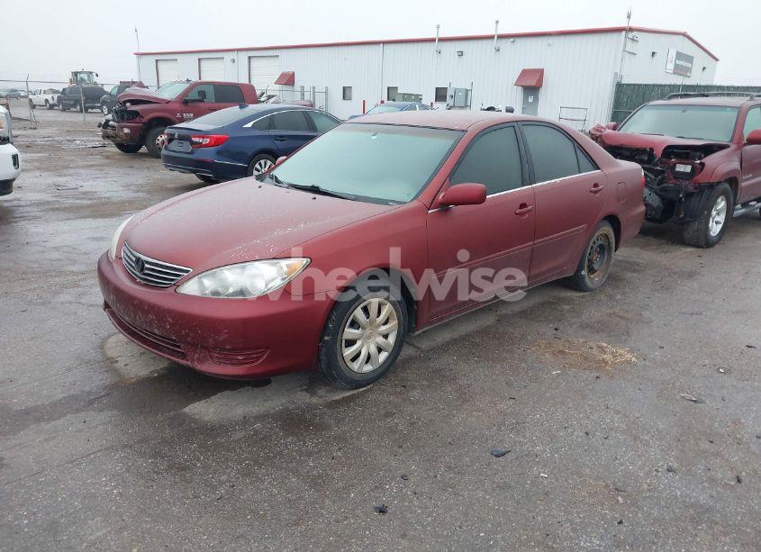 Photo 2 of 2005 Toyota Camry LE (VIN 4T1BE32K45U060627)