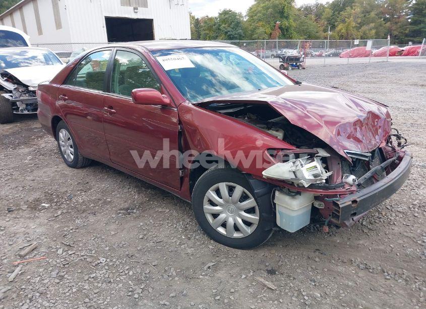 2005 Toyota Camry LE (VIN 4T1BE32K45U079677) main photo