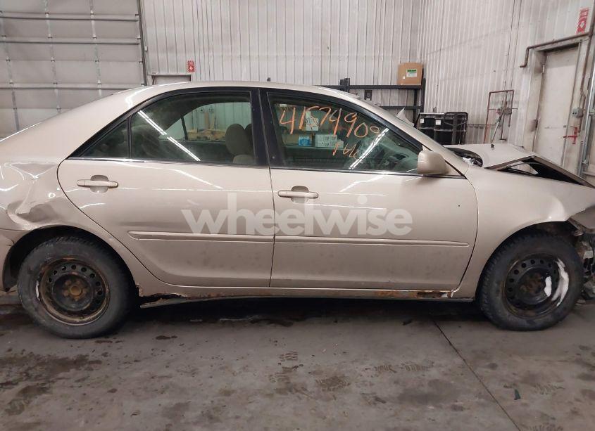 Photo 14 of 2005 Toyota Camry LE (VIN 4T1BE32K45U081669)