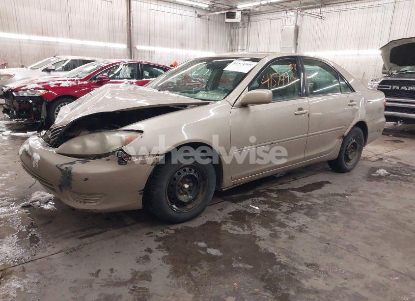 Photo 2 of 2005 Toyota Camry LE (VIN 4T1BE32K45U081669)