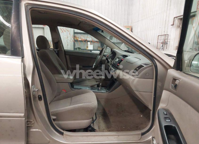 Photo 5 of 2005 Toyota Camry LE (VIN 4T1BE32K45U081669)