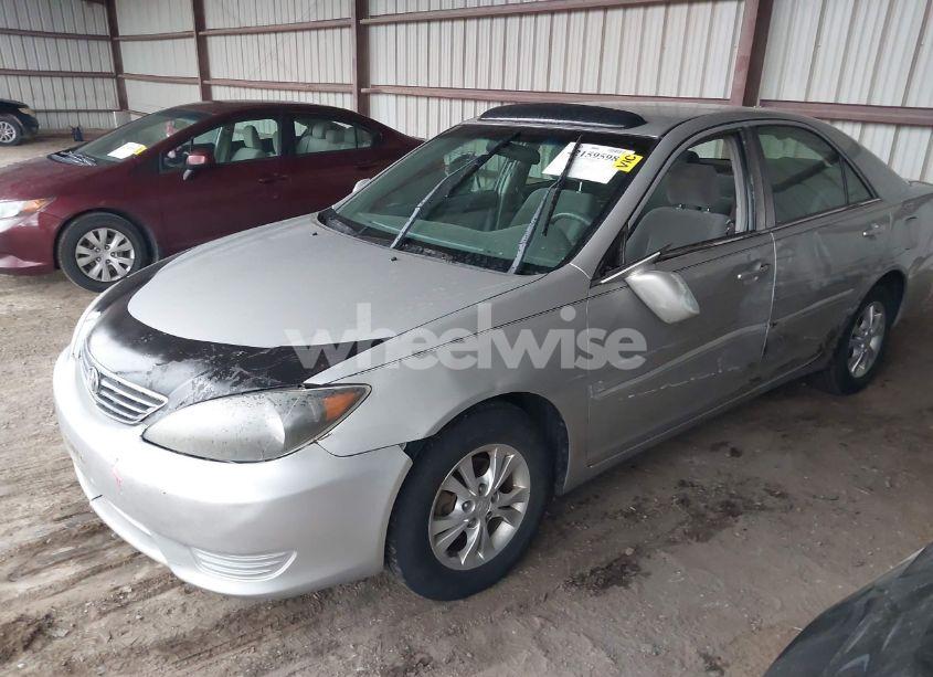Photo 2 of 2005 Toyota Camry LE (VIN 4T1BE32K45U082479)