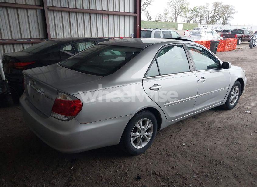 Photo 4 of 2005 Toyota Camry LE (VIN 4T1BE32K45U082479)