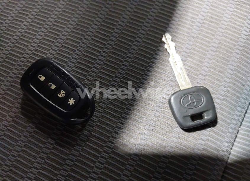 Photo 11 of 2005 Toyota Camry LE (VIN 4T1BE32K45U093529)
