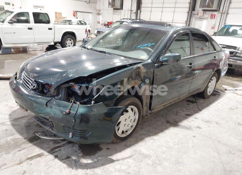 Photo 2 of 2005 Toyota Camry LE (VIN 4T1BE32K45U093529)
