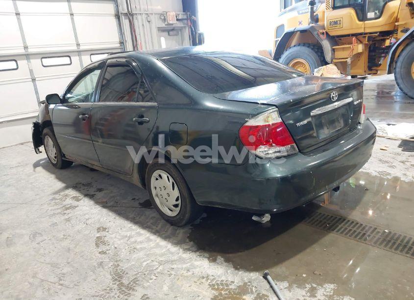 Photo 3 of 2005 Toyota Camry LE (VIN 4T1BE32K45U093529)