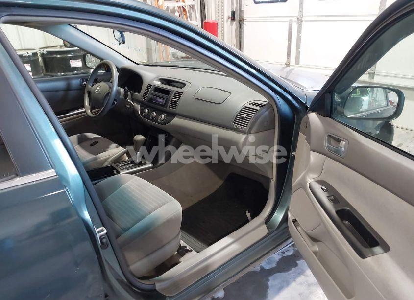 Photo 5 of 2005 Toyota Camry LE (VIN 4T1BE32K45U093529)