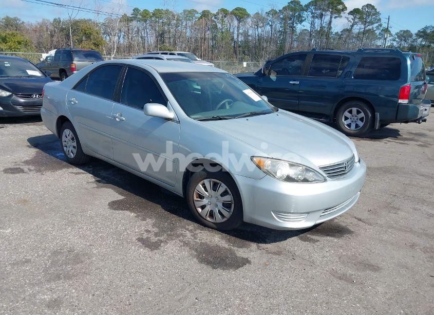 2005 Toyota Camry LE (VIN 4T1BE32K45U101175) main photo