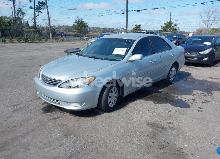 Photo 2 of 2005 Toyota Camry LE (VIN 4T1BE32K45U101175)