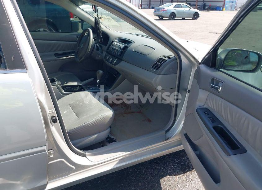 Photo 5 of 2005 Toyota Camry LE (VIN 4T1BE32K45U101175)